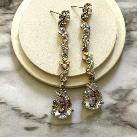 Absolutely gorgeous! Glamorous Crystal Drop Earrings - Picture 1 of 4